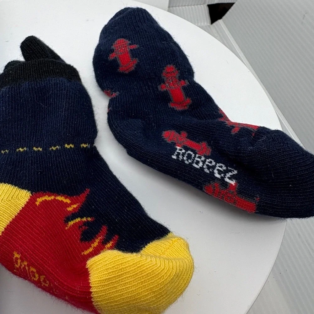 Robeez Kickproof Organic Baby Socks 6-12 Months Fire Truck Fire Hydrant 2 Pairs